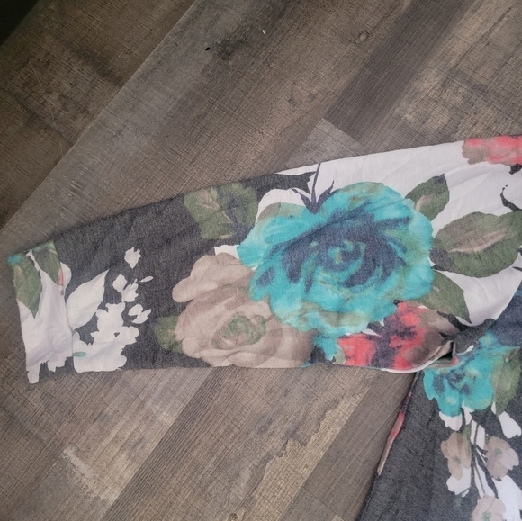 - CHRIS and carol long sleeve crew size XL - Picture 3 of 5